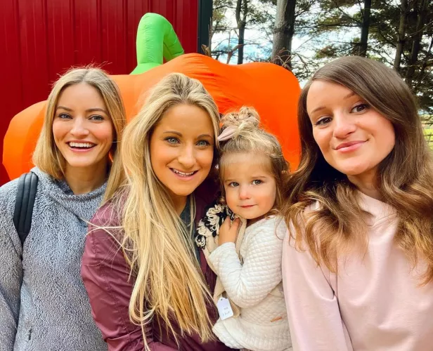 Breanne Ezarik Justine Ezarik And Jenna Ezarik Breanne Ezarik Justine Ezarik And Jenna Ezarik