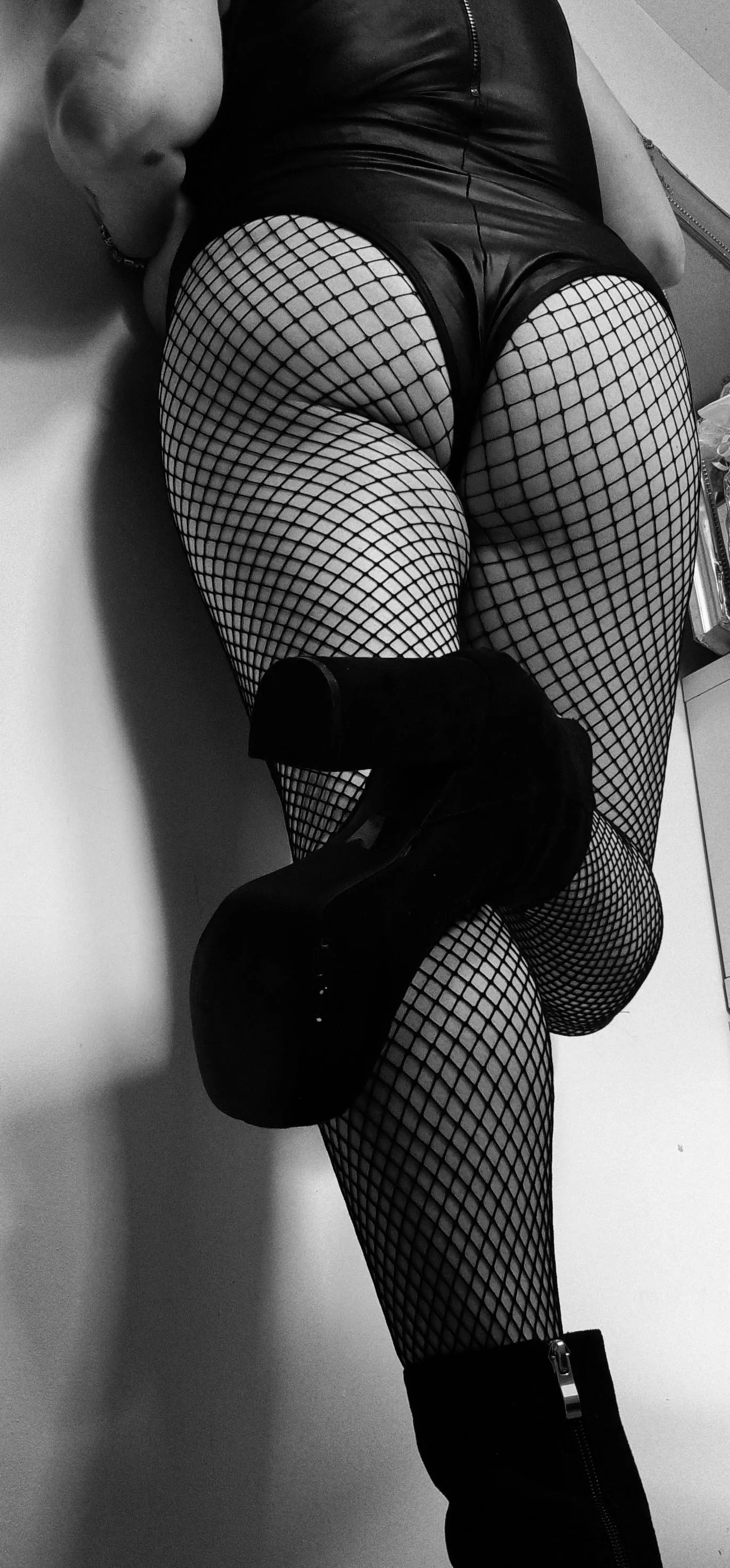 British mum having fun while hubby is at work British mum having fun while hubby is at work