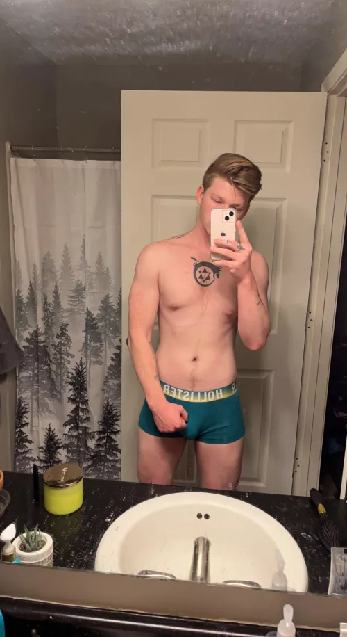 bro type guys are hot π€·πΌββοΈπͺπ»