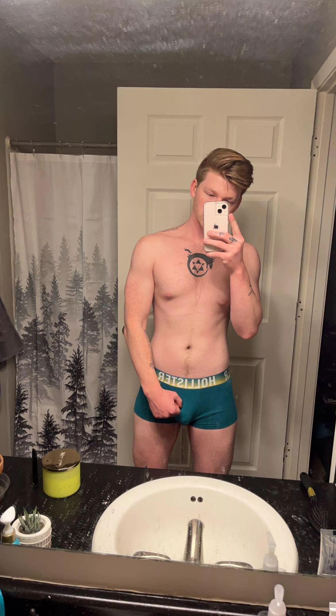 bro type guys are hot 🤷🏼♂️💪🏻 bro type guys are hot 🤷🏼♂️💪🏻