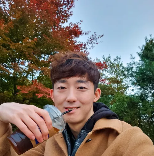 Broken wrist ✅ Iced coffee ✅ Broken wrist ✅ Iced coffee ✅