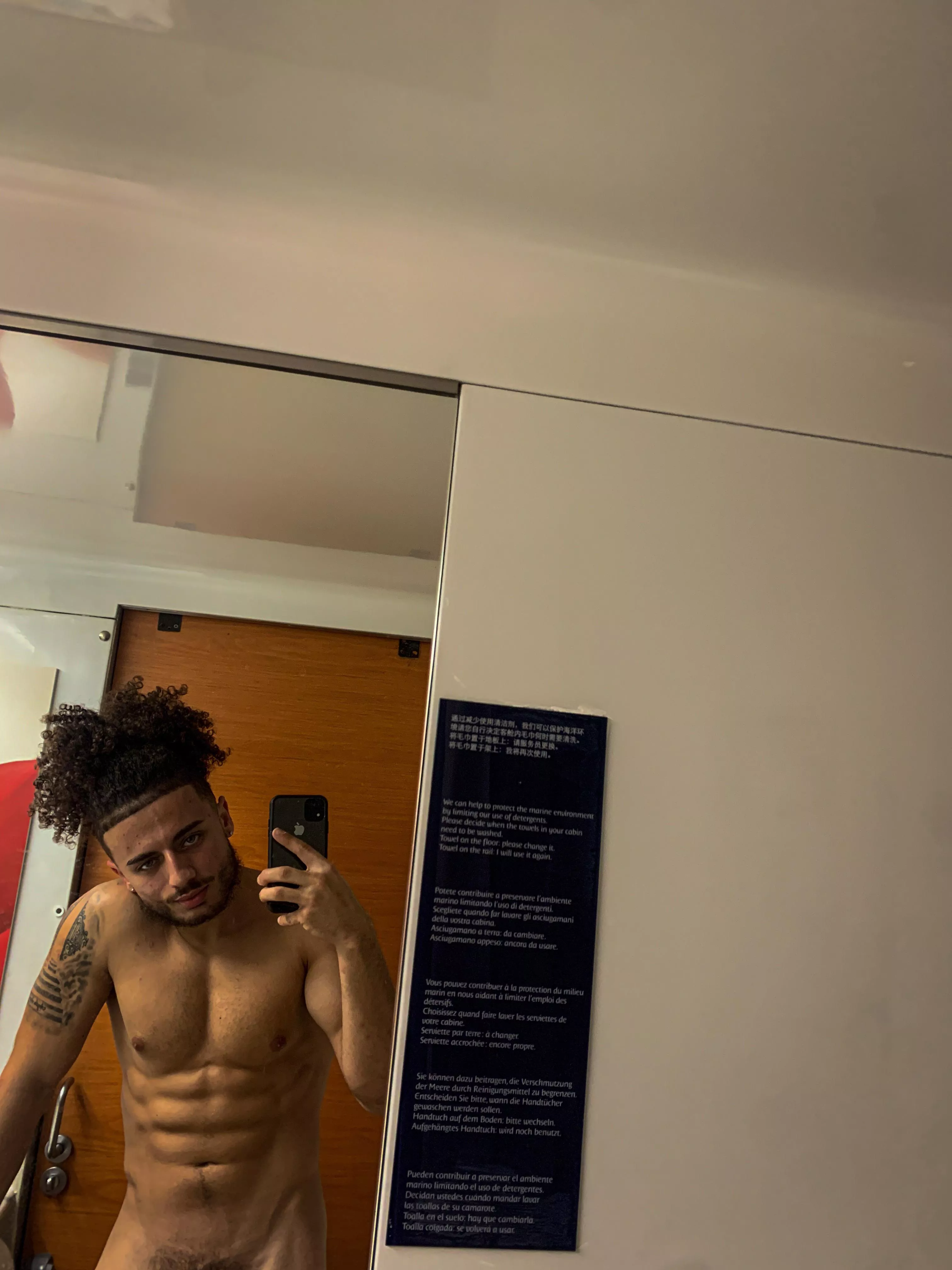 Bros do you like mirror selfies? 🙂