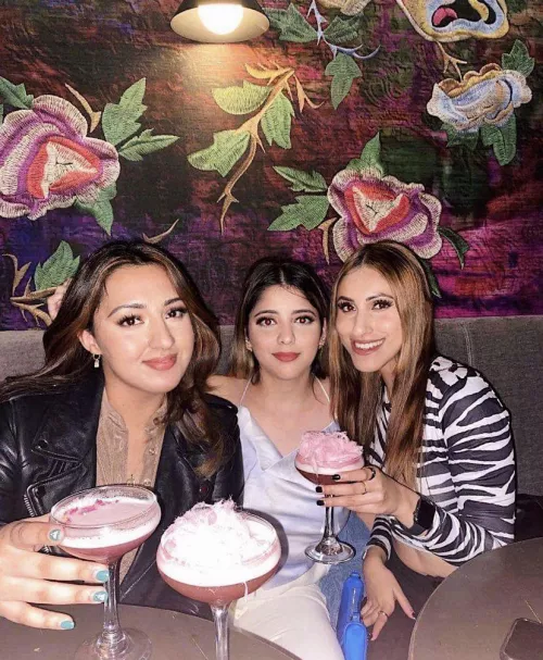 Brown girls and cocktails 😍
