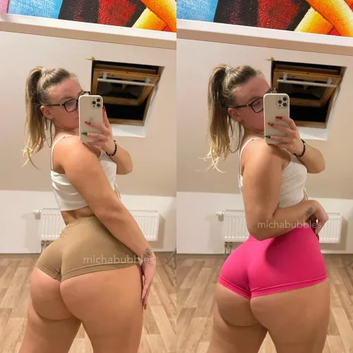 brown or pink? 😋 yum yum brown or pink? 😋 yum yum