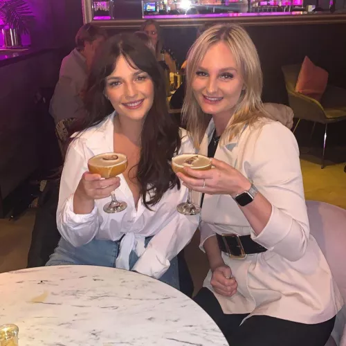 Brunching brunette or blonde?