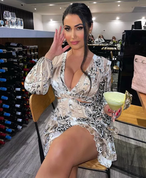 Brunette Cleavage Brunette Cleavage