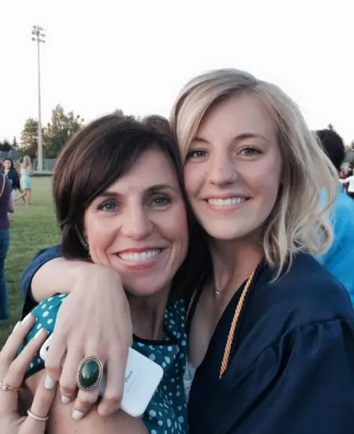 Brunette mom or blonde daughter?