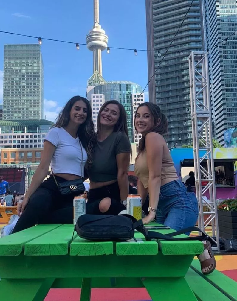 Brunettes Brunettes