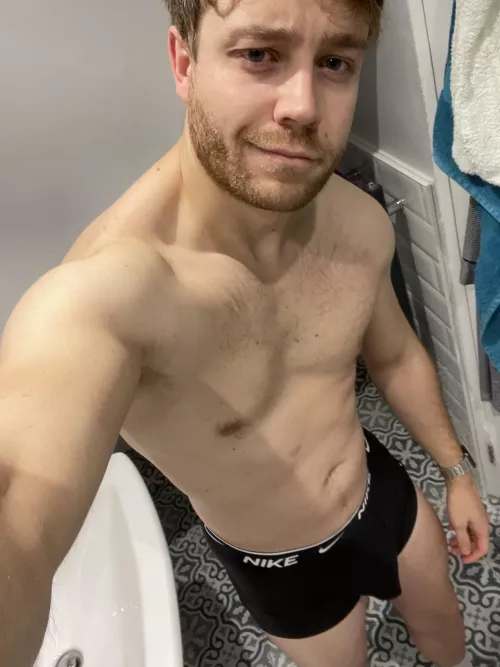 Bulge again, Who wants a pic from the changing room after I work out…