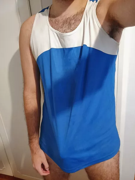 Bulging through my roommates sweaty tank top๐๐