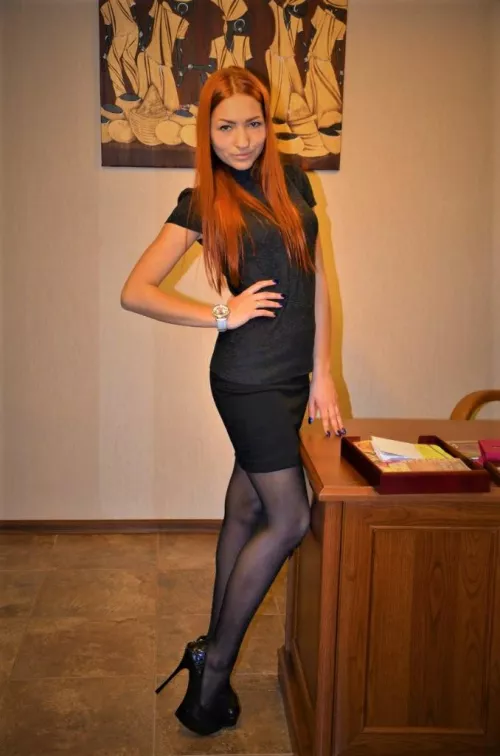 Business girl is waiting for you for negotiations. Did I pick the right heels for this?π₯π