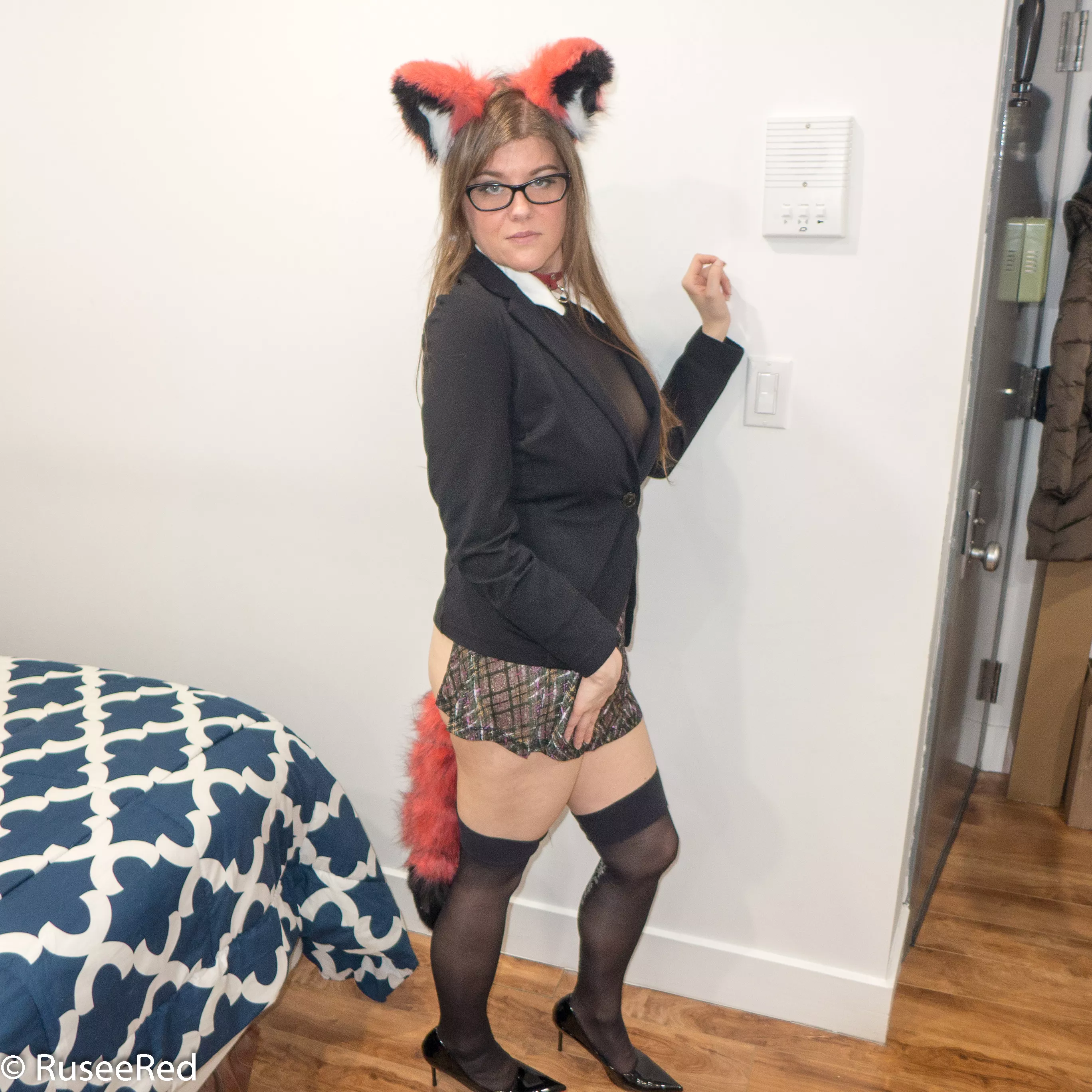 Business in the front, party in the back, but always in heels ;3 [f]