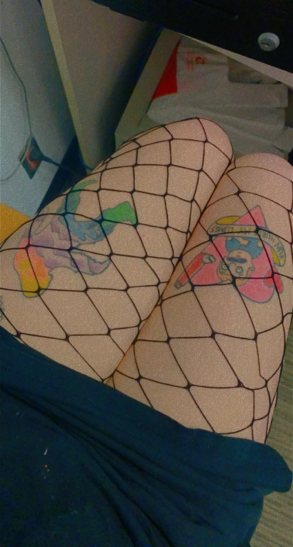 Busting out of my tights at work hehe! Busting out of my tights at work hehe!