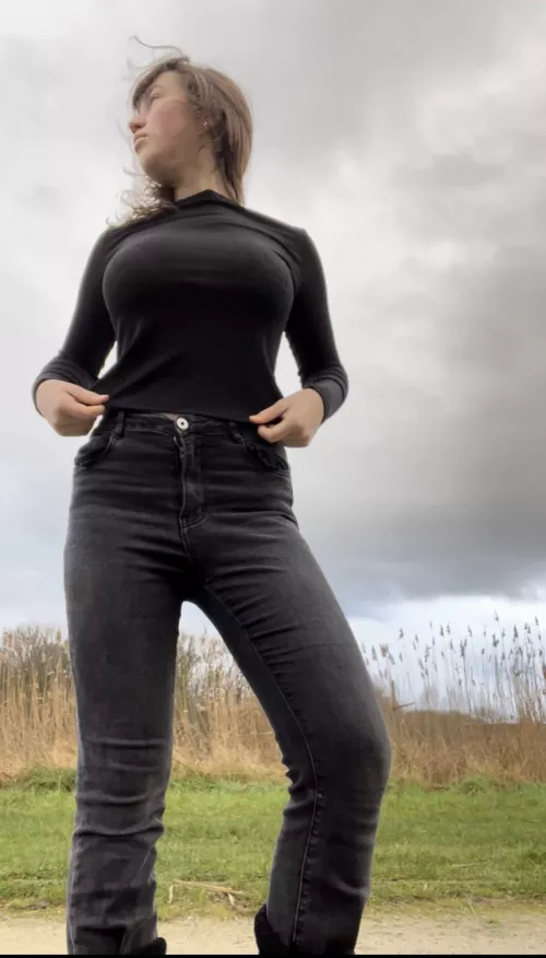 Busty 18 y/o babe Busty 18 y/o babe