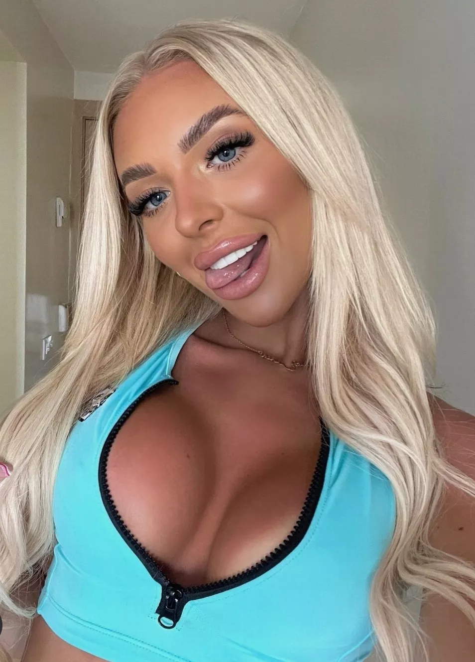 Busty blonde waiting for a load... Busty blonde waiting for a load...