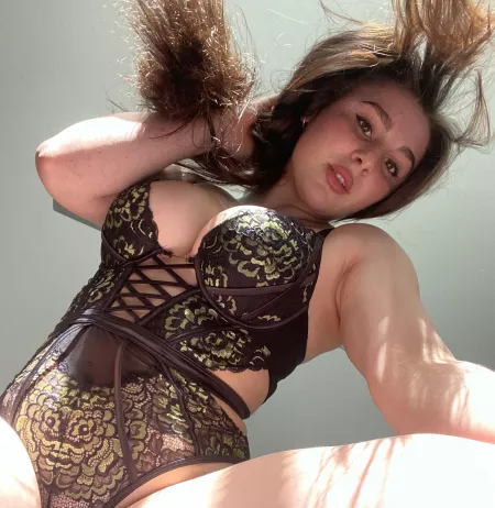 Busty brat 😌 Busty brat 😌