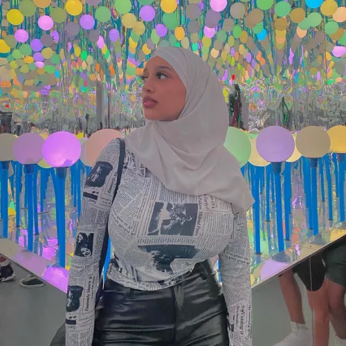 Busty Muslima with Big Tits Busty Muslima with Big Tits