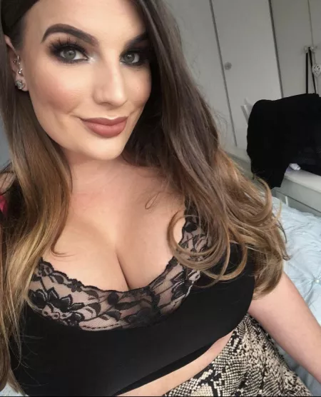 Busty Paula 2 Busty Paula 2