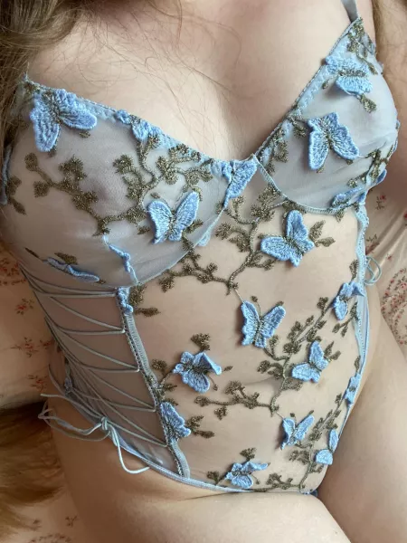 Butterflies [f]or Seer's debut in Apex Legends?