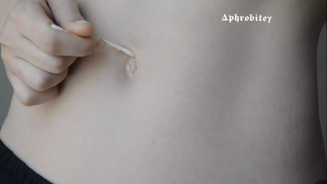 Button poke! With a Q-tip 😇 [contest]