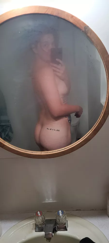 BUTTS OUT TO THE WILD 🌹