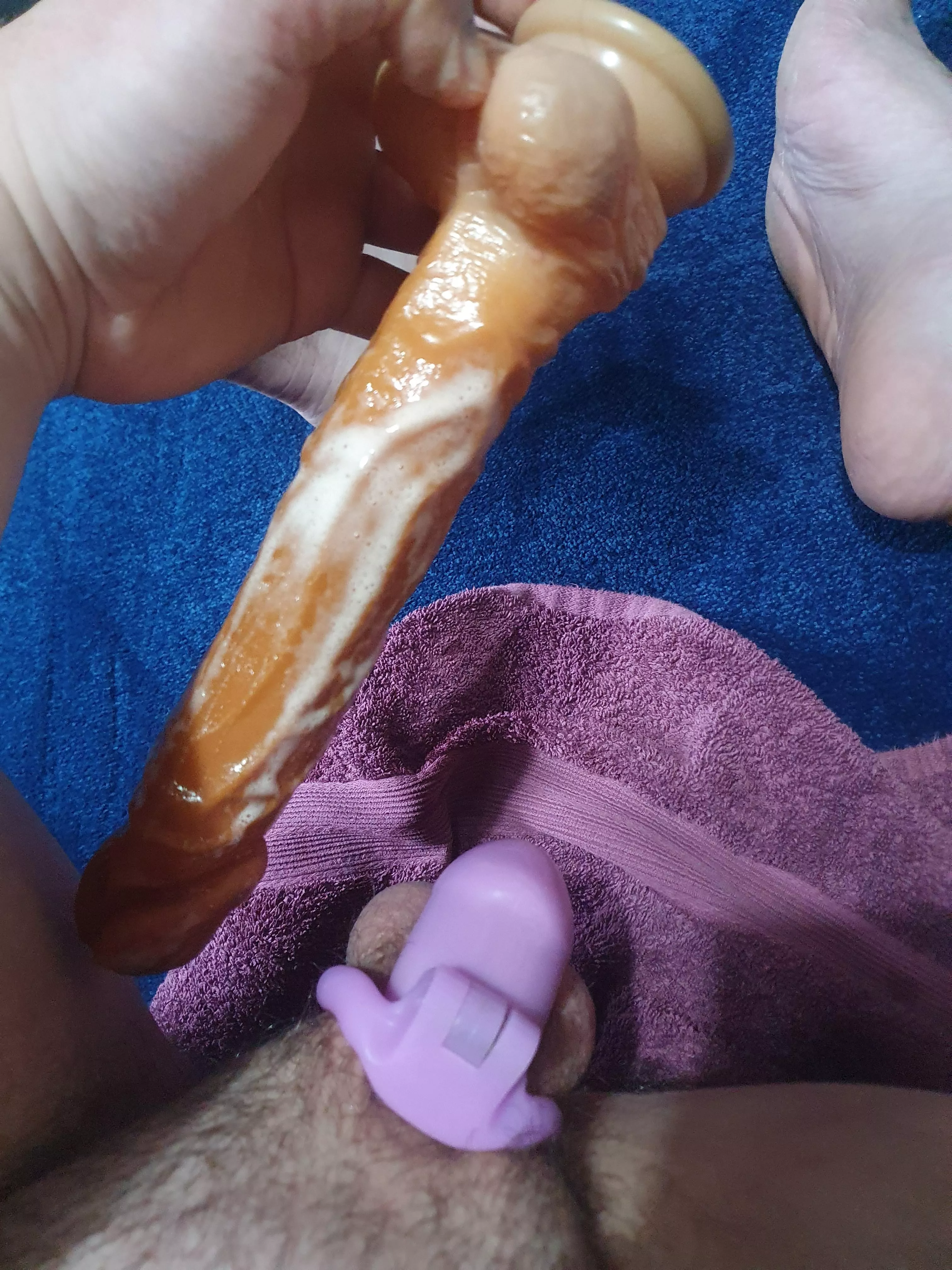 Caged and creamy waiting for my bull to arrive🔒🍑🍆