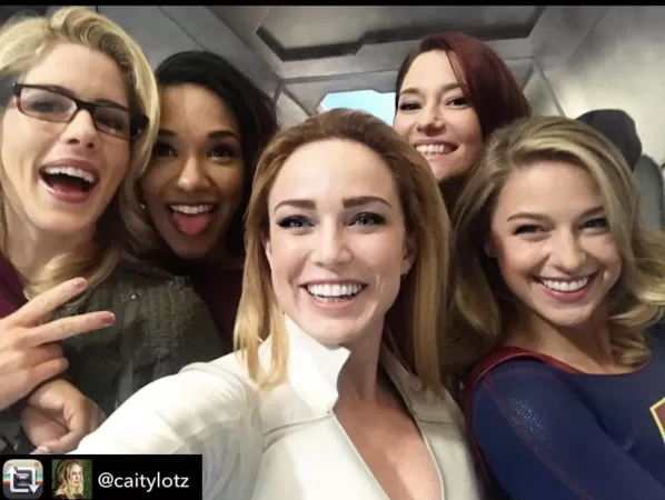 Caity Lotz & friends, who u filling up? Caity Lotz & friends, who u filling up?