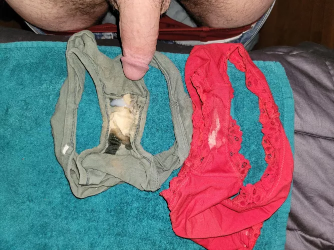 Came in her gusset and pulled out for the last spurt
