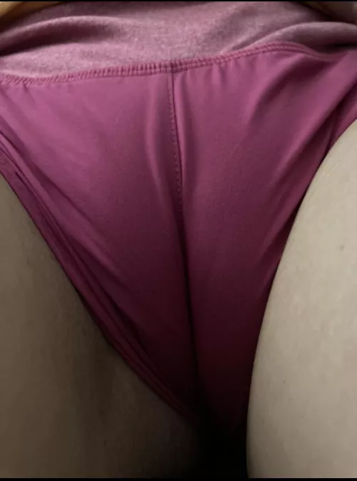 Camel toe..my pussy wants out! Meow!