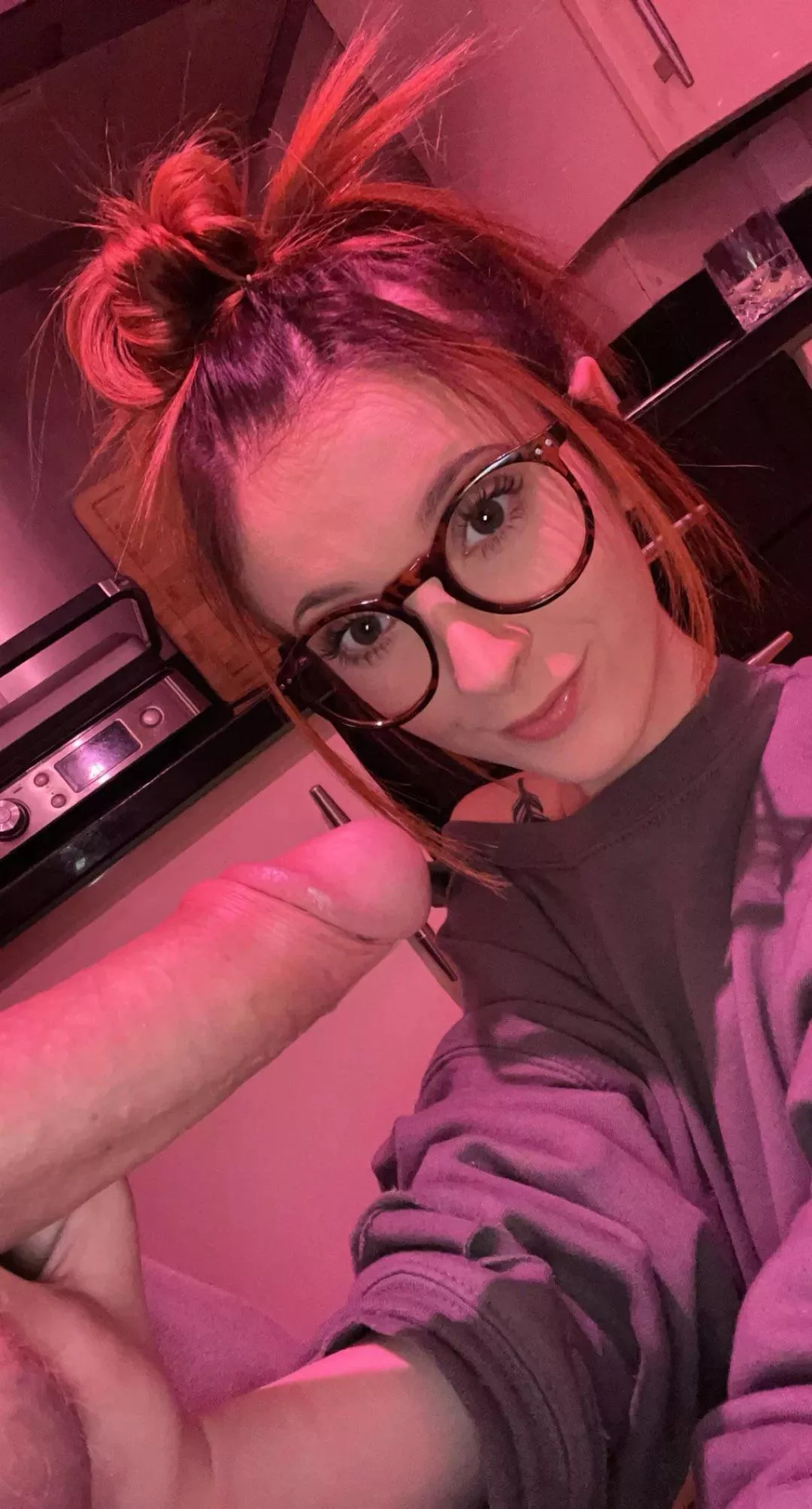 Can anybody put cheating captions on photos I have? Kik me @ Lovelytiff03