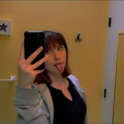 Can anyone cum tribute my girlfriend