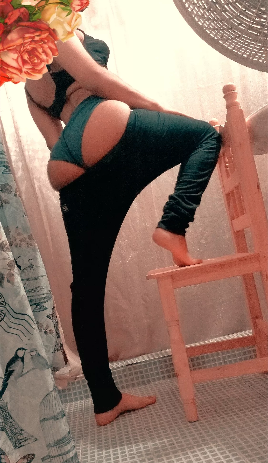 Can anyone pls help me with my pantsπ₯Ί?? They just won't fit</3 Can anyone pls help me with my pantsπ₯Ί?? They just won't fit</3