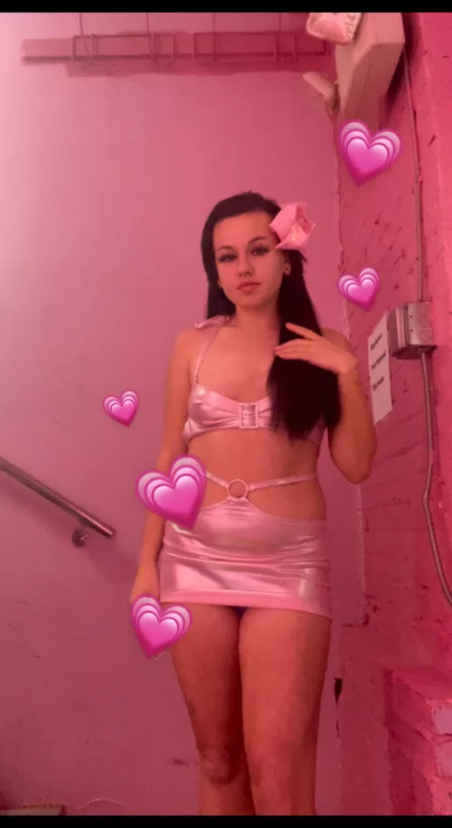 Can brunettes be bimbos too? 💗😇