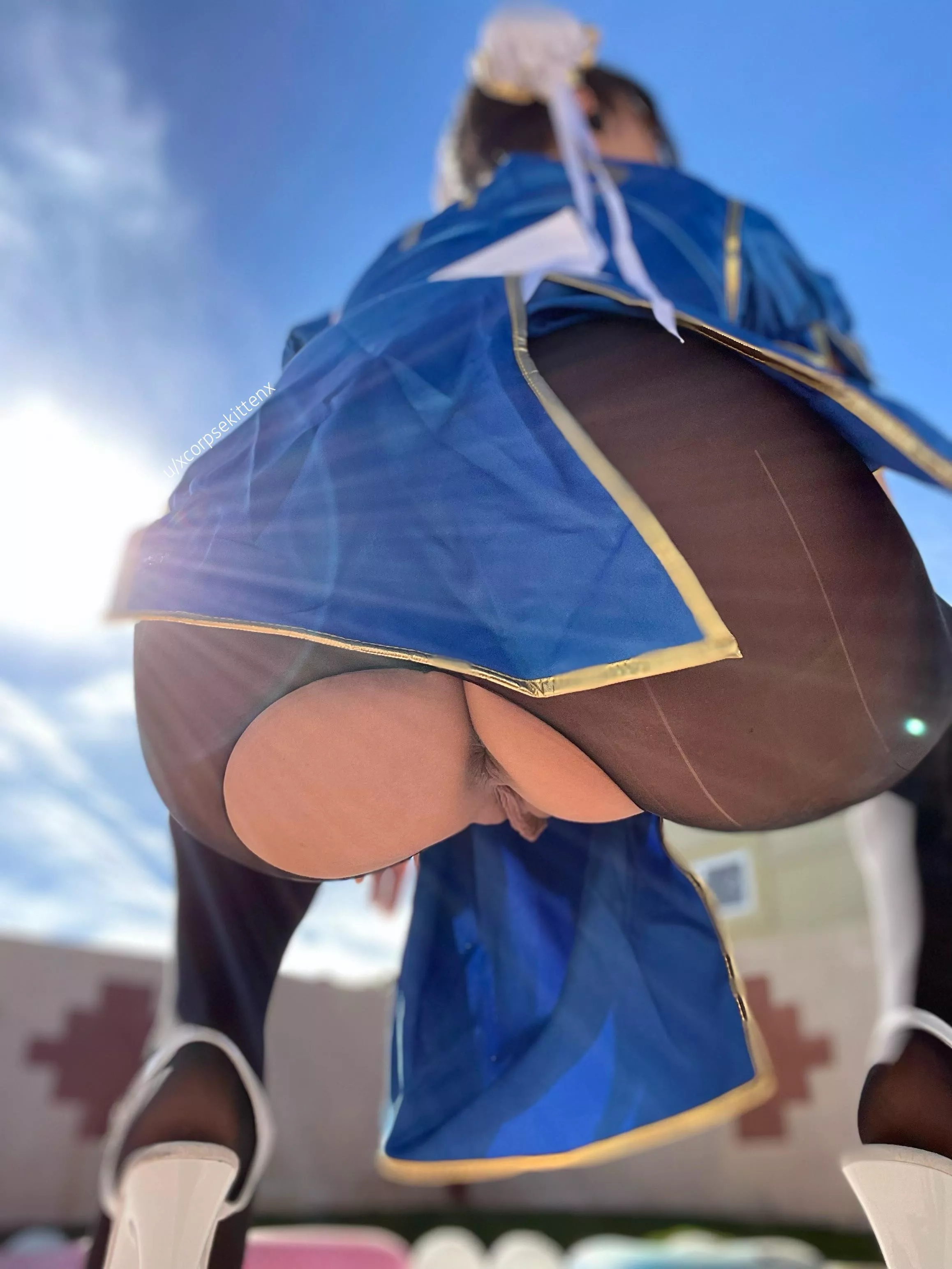 Can Chun-Li sit on your face? Can Chun-Li sit on your face?
