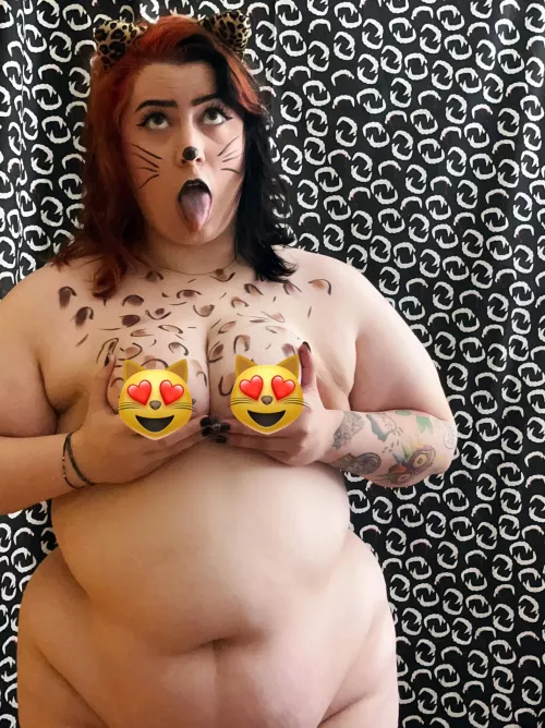 Can I be your catgirl?🖤 Check out my FREE OnlyFans to see the full nude set and more 🥀 Daily posts, dick ratings, sexting, & no PPV 🦇 Link in comments 🕸