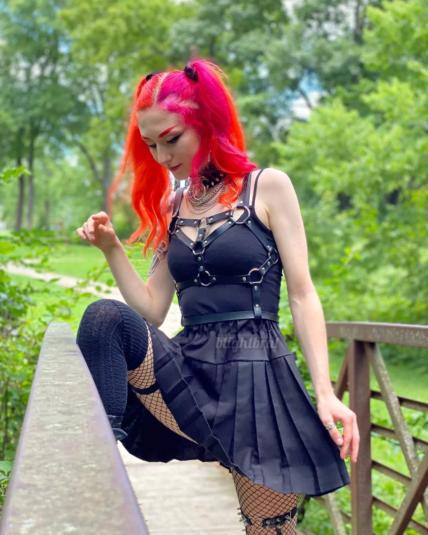 can I be your emo gf? š can I be your emo gf? š