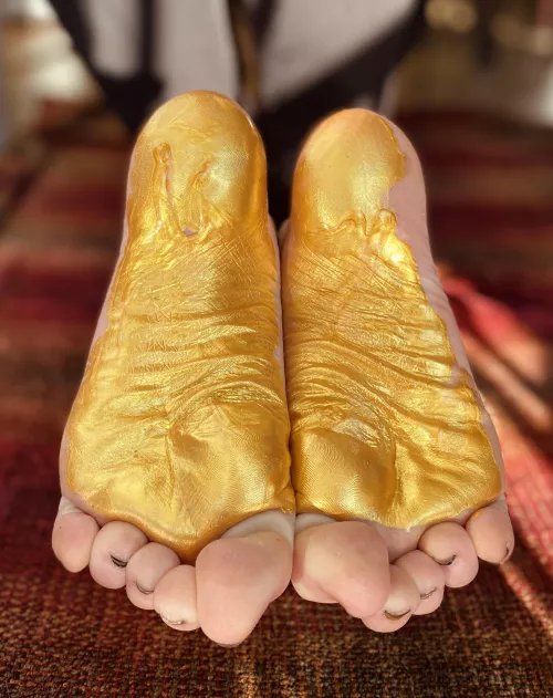 Can I be your golden girl? π¦Άπ Sending you some sole love this weekend π