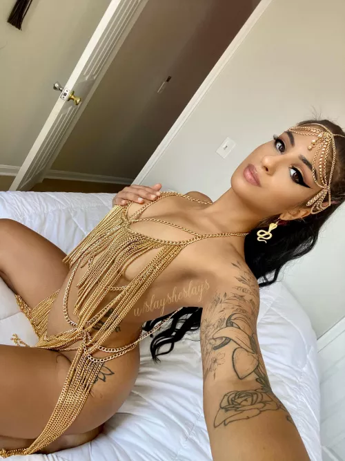 Can I be your golden goddess? ✨ Can I be your golden goddess? ✨