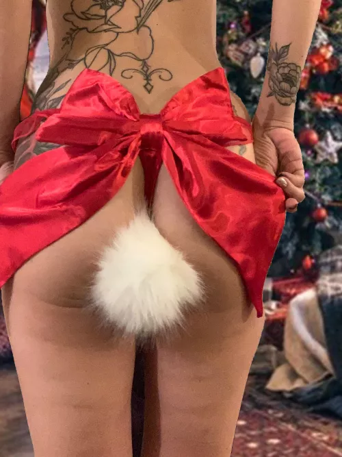 Can I be your little tattooed Christmas present that you’ll rail in the ass under the tree?