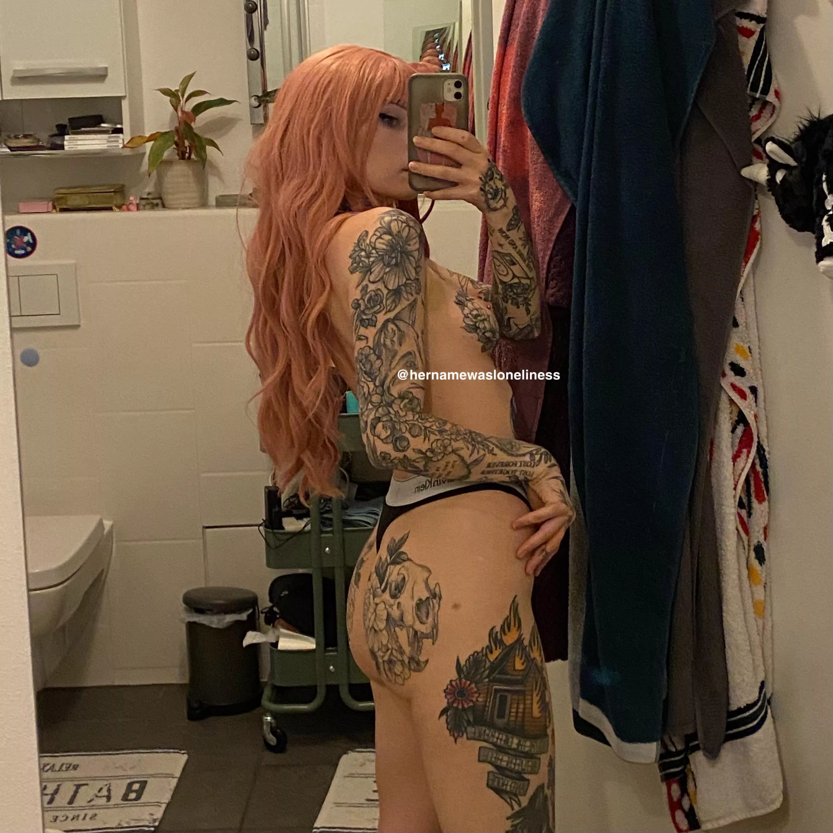 can i be your mysterious elf gf? can i be your mysterious elf gf?