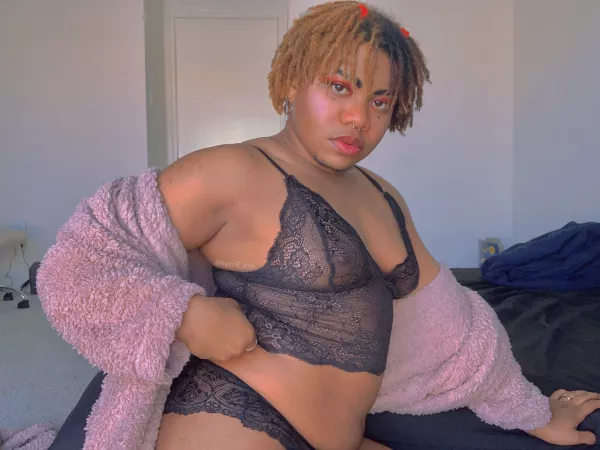 Can I be your stay at home trophy husband? ๐ (They/he)