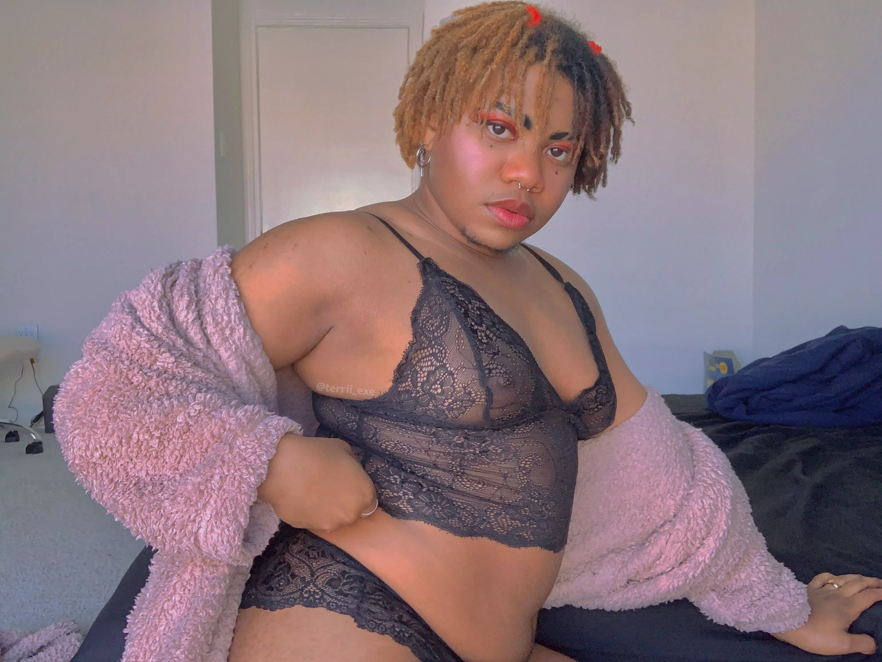 Can I be your stay at home trophy husband? ? (They/he)