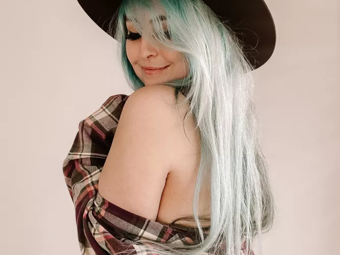 🖤 Can I be your y’allternative girlfriend? 🖤 F R E E onlyfans - b/g, g/g, b/g/g & solo content available. Links below! 🖤