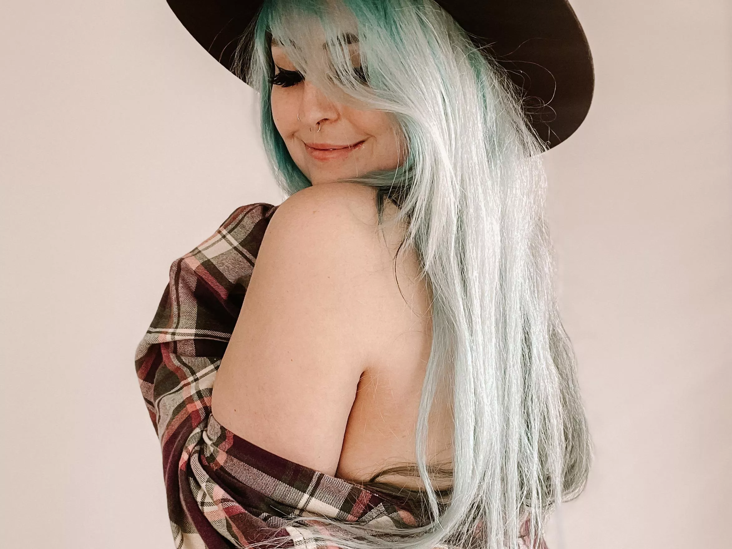 🖤 Can I be your y’allternative girlfriend? 🖤 F R E E onlyfans - b/g, g/g, b/g/g & solo content available. Links below! 🖤