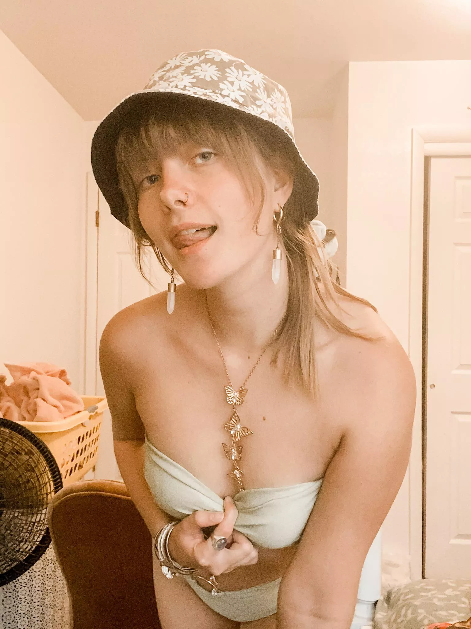 Can I call you daddy or master?👀😉 180+ content and posting daily. Customs welcome💋 sexting, 20 questions, just chatting❣️I want to show you my naughty side🔥let’s have fun together👅