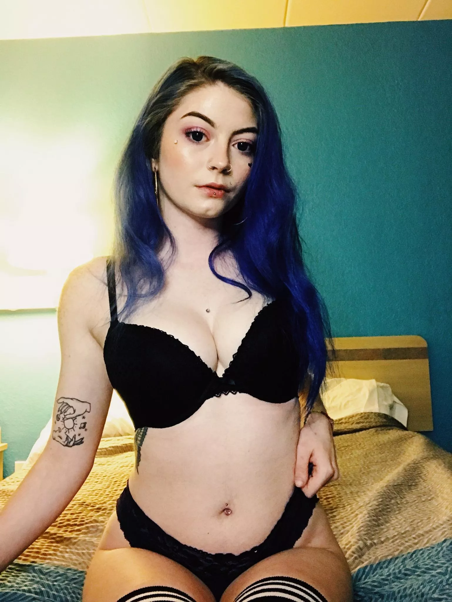 can I get a 😍 for my hips in this pic because damn