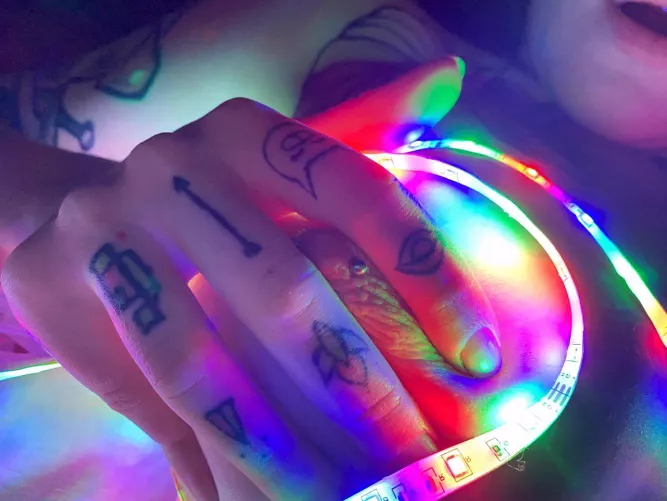 Can I help you cum darling