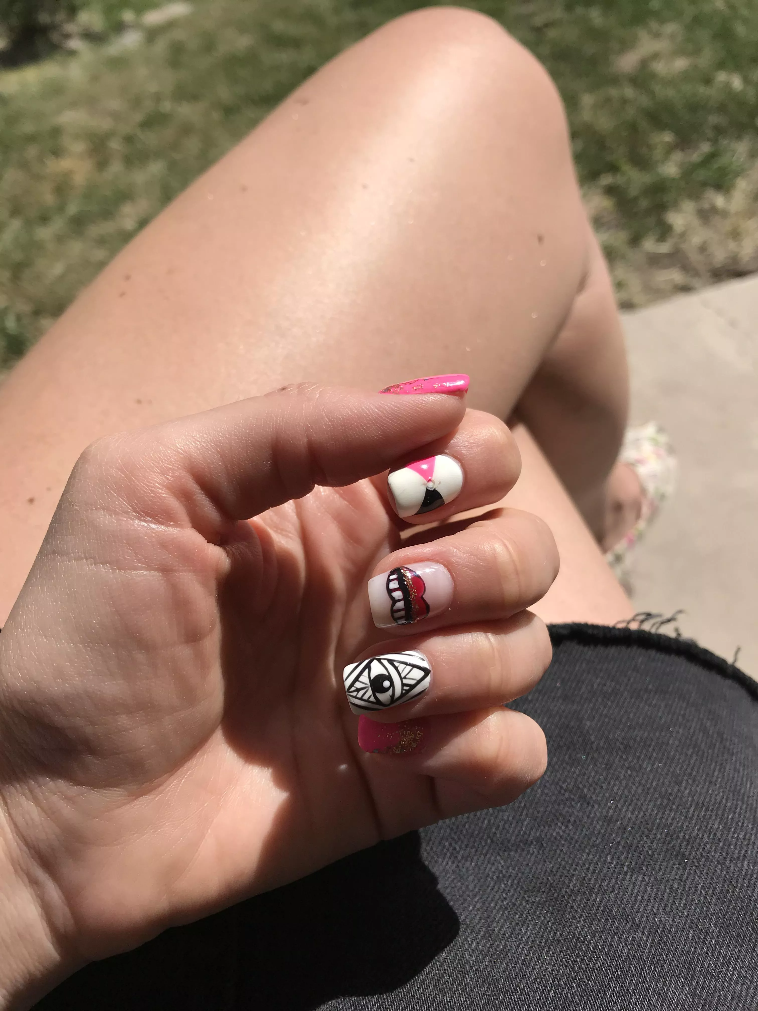 Can I just say how amazing my nail guy is! He hand painted these for this amazing look!