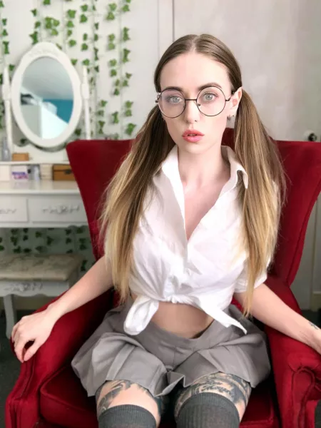 Can I keep the round frames on? π