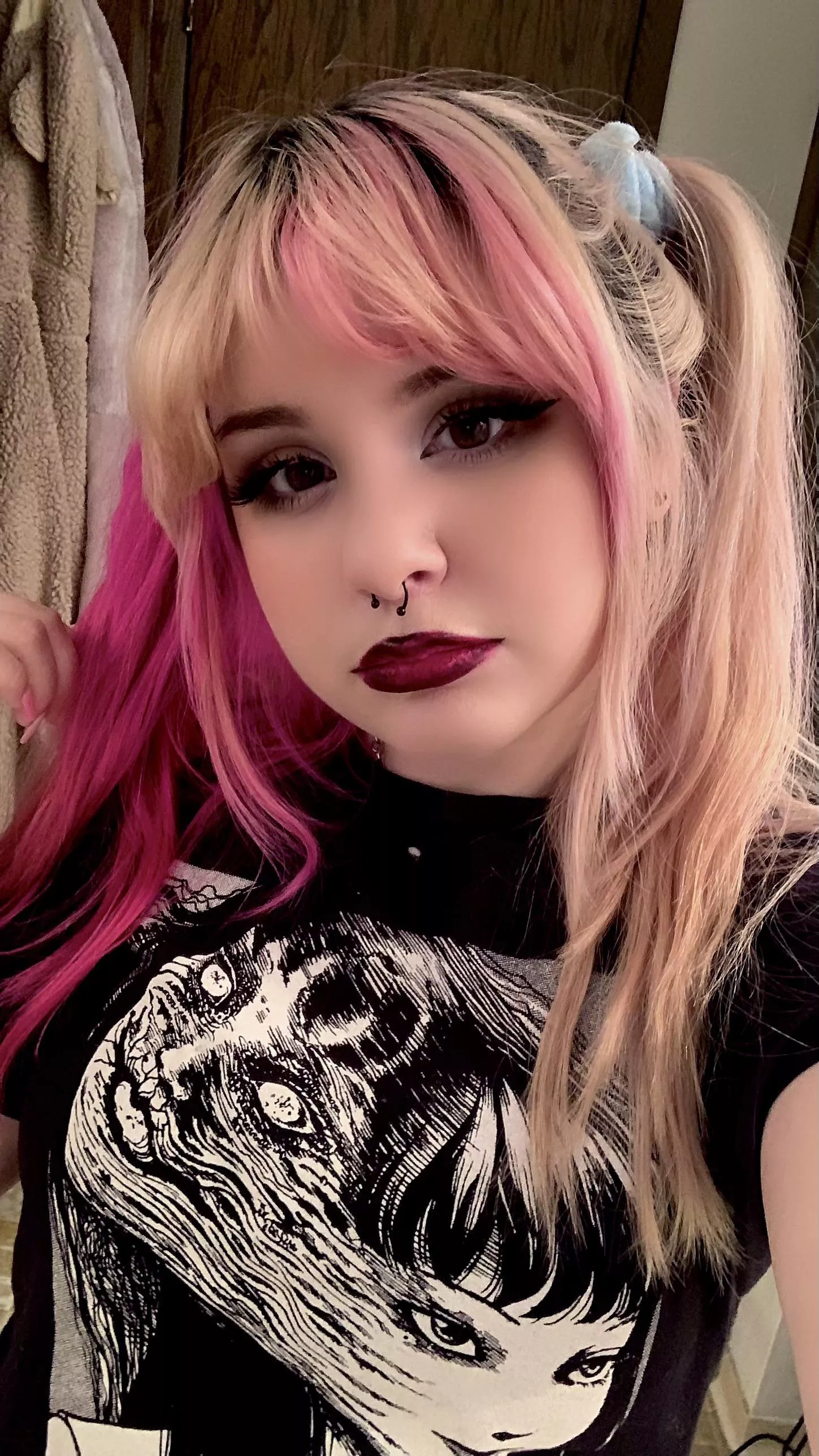 can I leave lipstick stains on you?<3 (21f) can I leave lipstick stains on you?<3 (21f)